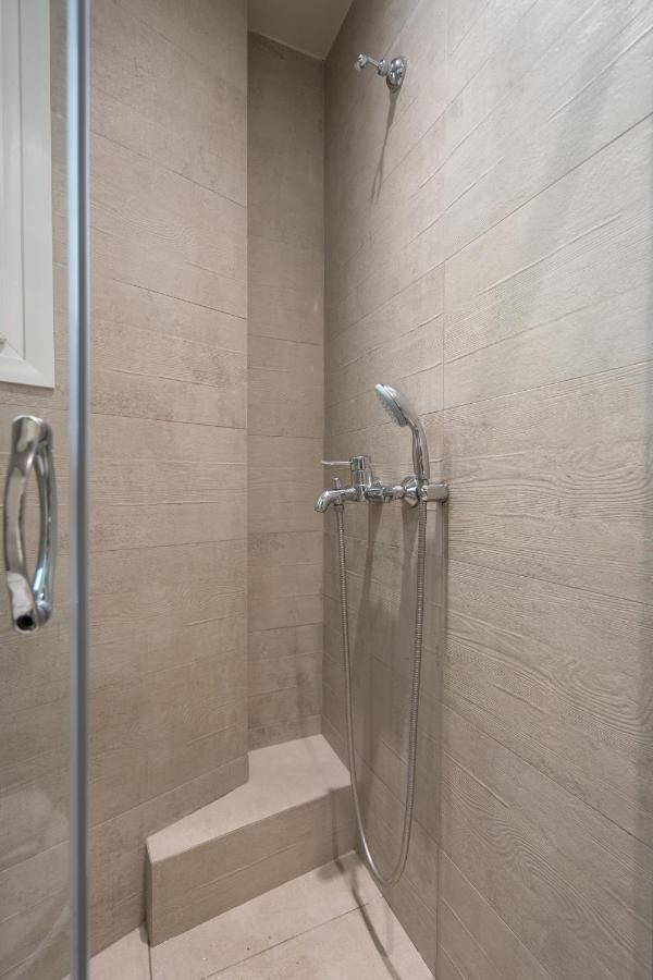 Classy Apartment In Koukaki, Walk To Metro & Acropolis أثينا المظهر الخارجي الصورة