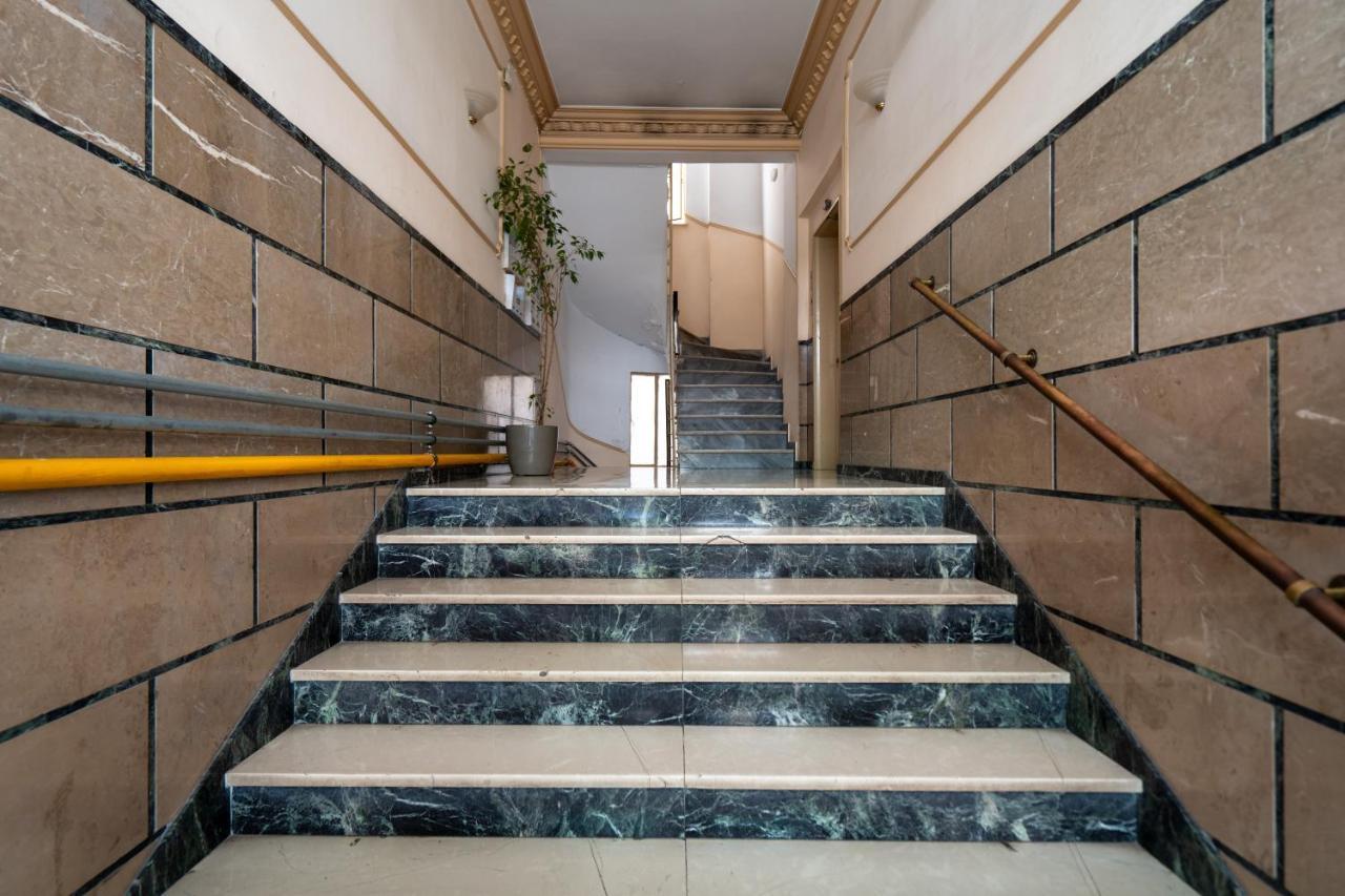 Classy Apartment In Koukaki, Walk To Metro & Acropolis أثينا المظهر الخارجي الصورة