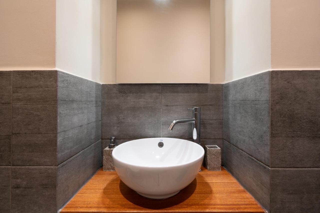 Classy Apartment In Koukaki, Walk To Metro & Acropolis أثينا المظهر الخارجي الصورة