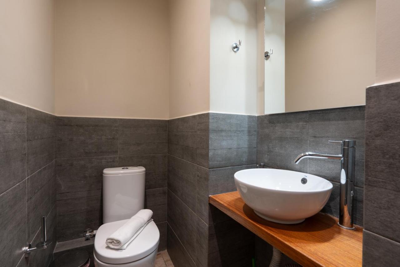 Classy Apartment In Koukaki, Walk To Metro & Acropolis أثينا المظهر الخارجي الصورة